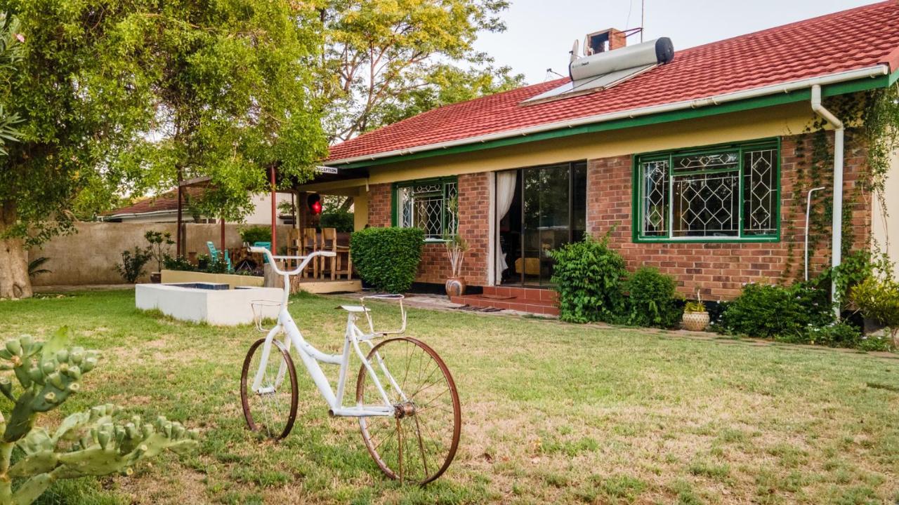 Birdville Bnb Guest House 가보로네 외부 사진