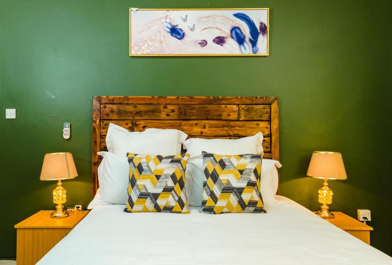 Birdville Bnb Guest House 가보로네 외부 사진