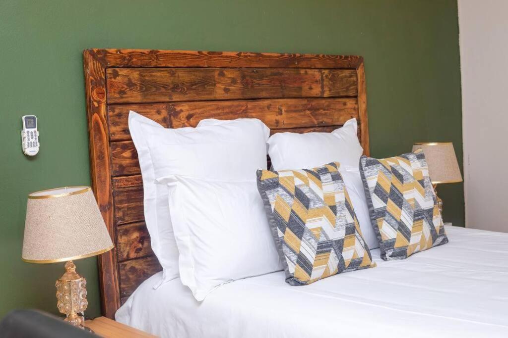 Birdville Bnb Guest House 가보로네 외부 사진