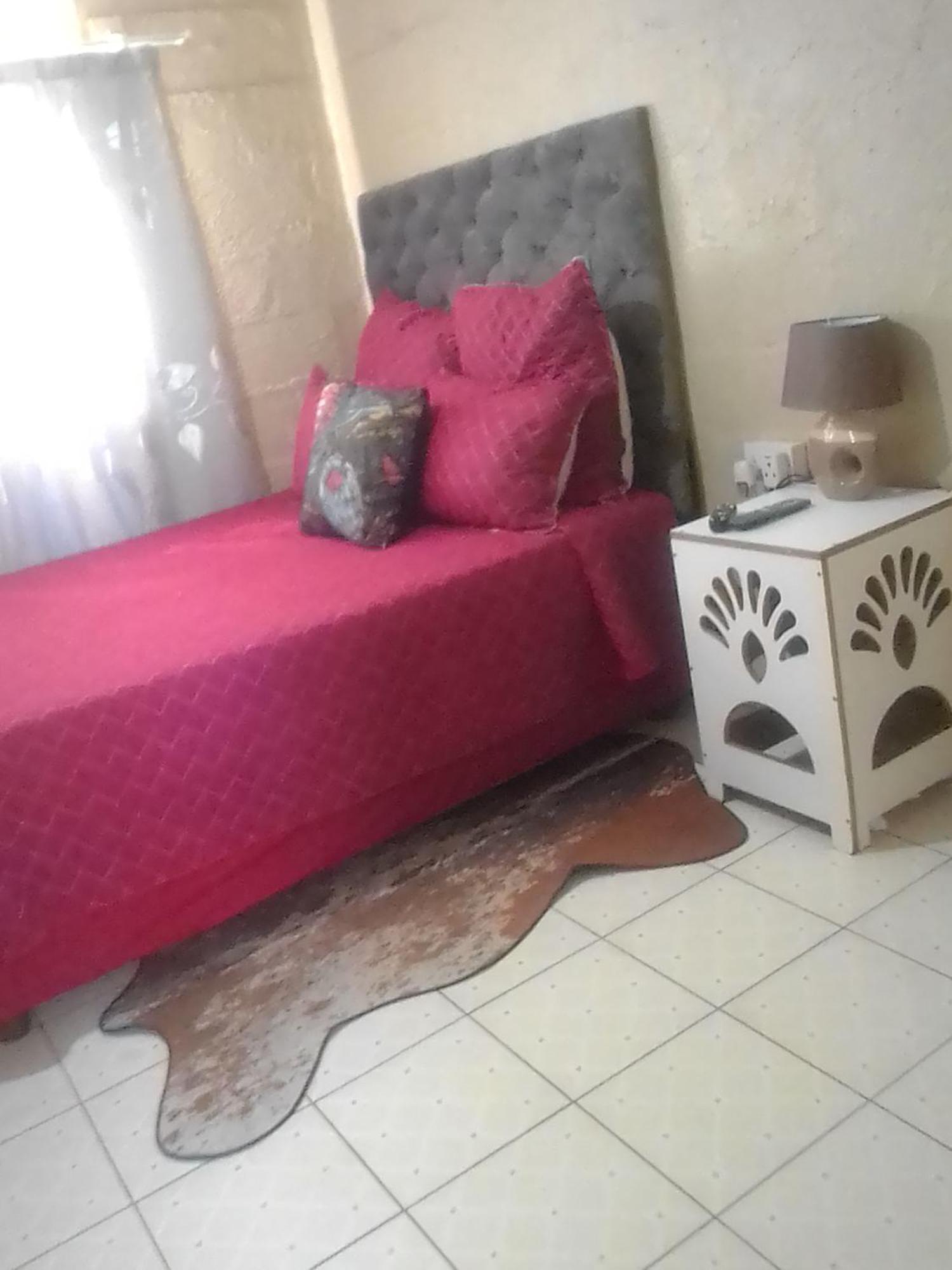 Birdville Bnb Guest House 가보로네 외부 사진