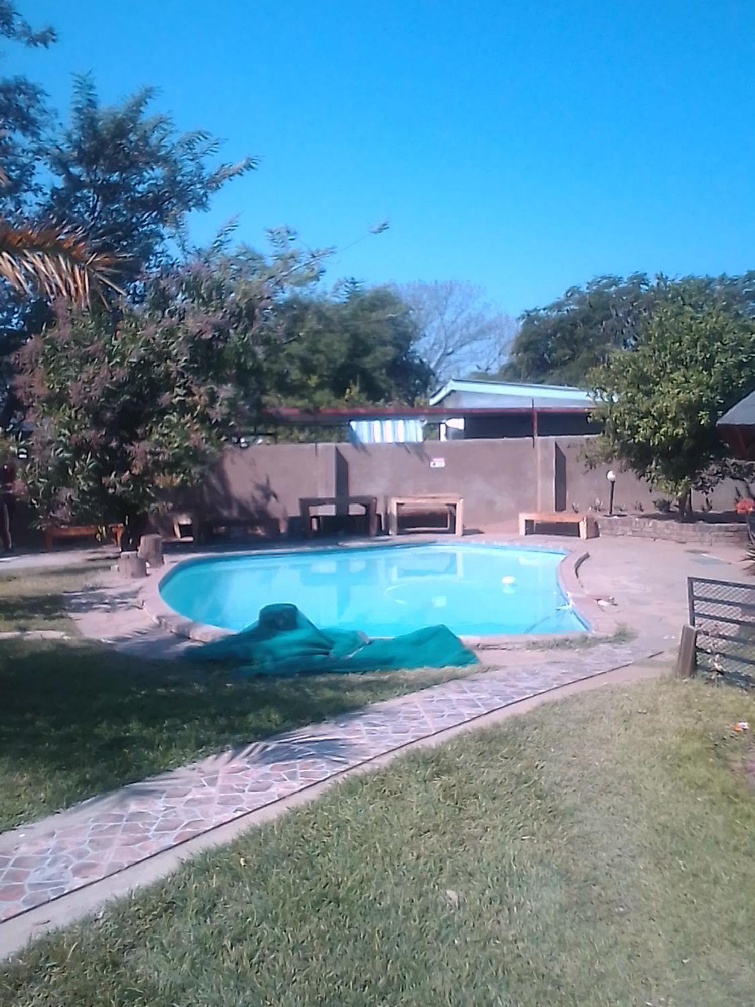 Birdville Bnb Guest House 가보로네 외부 사진